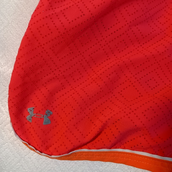 Heat Gear semi fitted size XS coral with orange line on the side - Picture 2 of 4